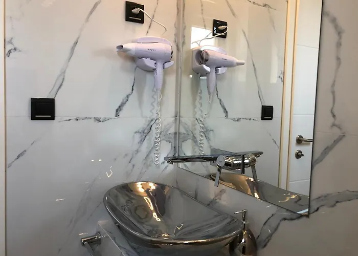 Skypool 77 With Private Pool Lägenhet Makarska