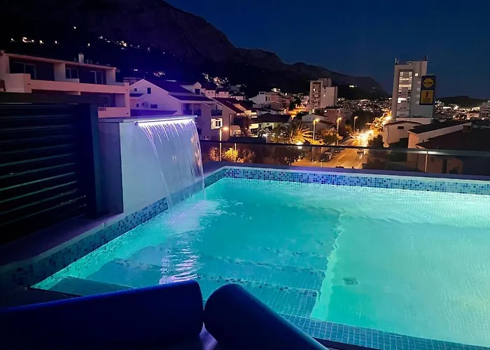 Skypool 77 With Private Pool Makarska