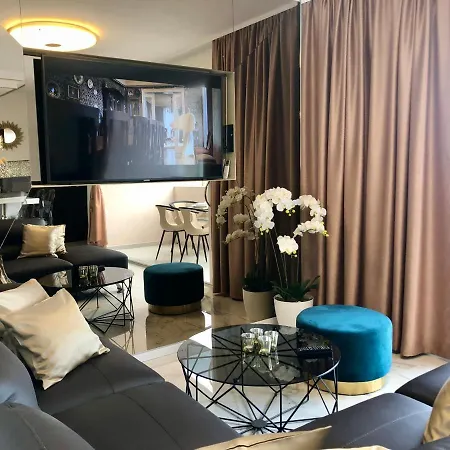 Skypool 77 With Private Pool Apartman Makarska