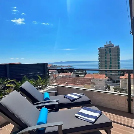 Skypool 77 With Private Pool Makarska