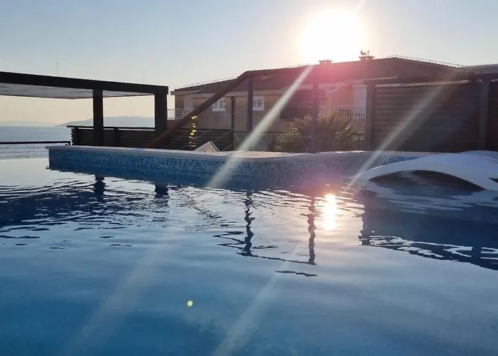 Skypool 77 With Private Pool Makarska