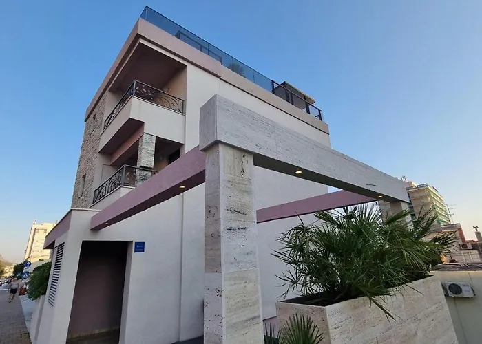 Skypool 77 With Private Pool